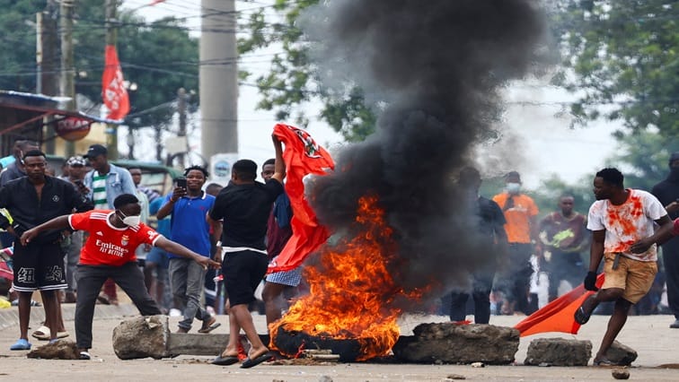 Four Killed in Cameroon as Election Protests Turn Deadly 2024 10 21T115556Z 820471875 RC2YOAAPAEXB RTRMADP 3 MOZAMBIQUE ELECTION